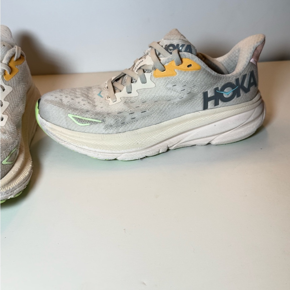 Hoka Clifton 9 Size 7 - Picture 4 of 8
